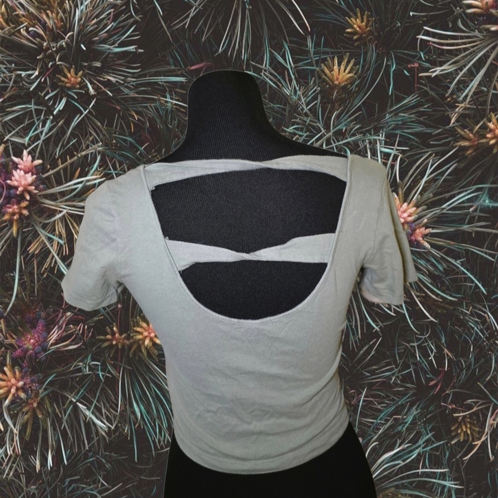 Stylish Y2K Women's Top with Cut-Out Back